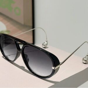 Men's Black Aviator Sunglasses with Gradient Lenses